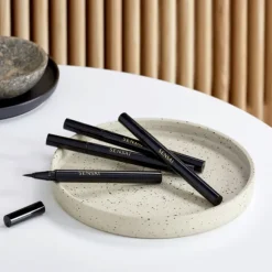 DESIGNING LIQUID EYELINER