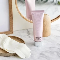 INTENSIVE HAND TREATMENT
